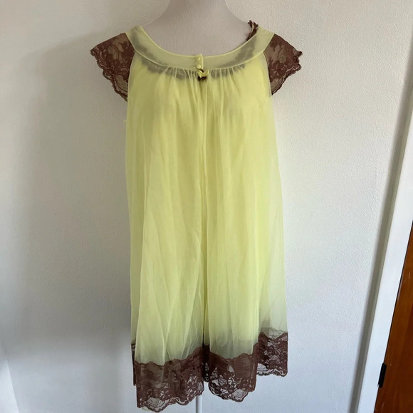1960s Vanity Fair Butter Yellow Babydoll Nightgown, Medium - Picture 10 of 10